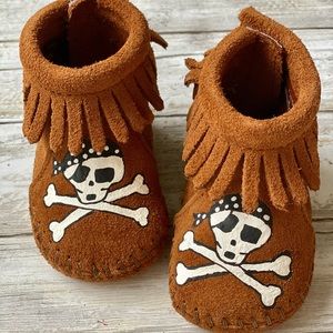 New Minnetonka Free Range Mama Sail Into The Mystic Leather Moccasin Bootie